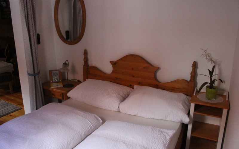 Ferienwohnung Seligenstadt Schlafzimmer Doppelbett